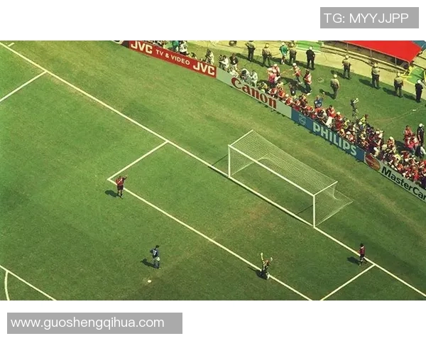 双星闪耀绿茵场足坛巨星携手演绎荣耀与激情瞬间