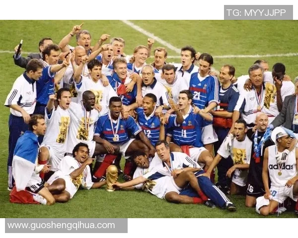 90年代足球传奇人物回顾 世界巨星与时代印记的辉煌岁月 90年代足球传奇人物回顾 世界巨星与时代印记的辉煌岁月